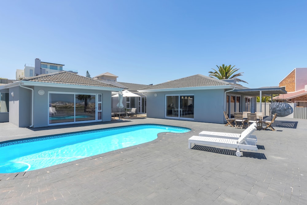 Beachfront, Private Pool, Pizza Oven, Pool Table, Fast Internet, Famil