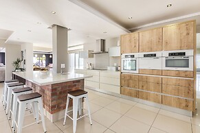 Beachfront, Private Pool, Pizza Oven, Pool Table, Fast Internet, Famil