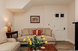 Old Town Cottage - From 350 Per Night