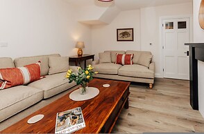 Old Town Cottage - From 350 Per Night