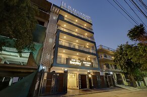 Hotel Grey Sky
