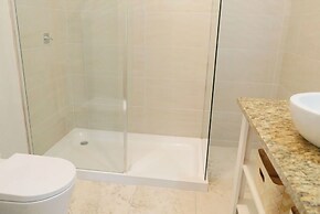 Villa Adina - Sleeps 7 - Pool - Parking - Garden