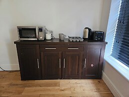 SnoozeDen Westmead – Windsor Castle & Legoland