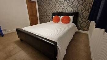 SnoozeDen Westmead – Windsor Castle & Legoland