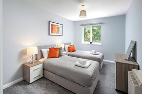 Modern 1-bedroom in Crawley With Free Parking