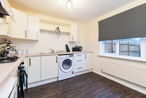 Spacious 3-bedroom Apartment w/ Private Garden