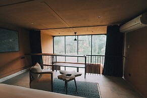 Loji Nyanyi Suite & Brew