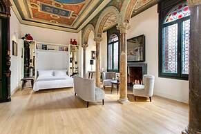 Roof Suite Rome Suitable for 6 Persons