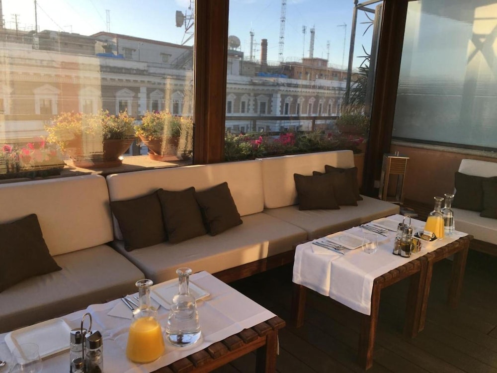 Roof Suite Rome Suitable for 6 Persons