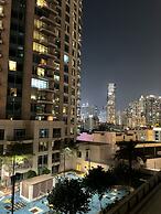 Stunning Studio Dubai with Rooftop Pool