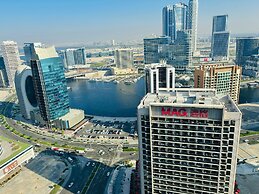 Stunning Studio Dubai with Rooftop Pool