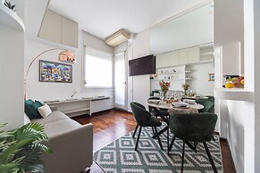 Modern Split Level Apartment