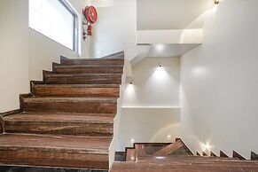 Fabhotel Golden Bird