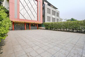 Fabhotel Golden Bird
