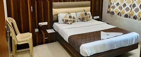 Fabhotel Golden Palms