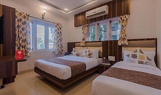 Fabhotel Golden Palms