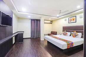 Fabhotel Ample Yard