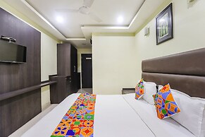 Fabhotel Ample Yard