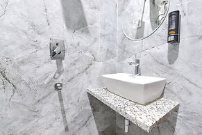 Fabhotel Hari Residency