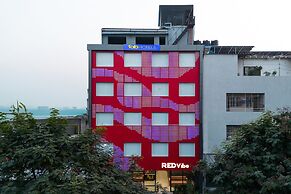 Fabhotel Red Vibe