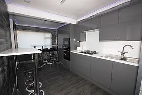 Relaxing Getaway With Hot Tub & Sauna Sleeps 6