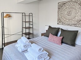 Relaxing Getaway With Hot Tub & Sauna Sleeps 6