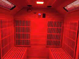 Relaxing Getaway With Hot Tub & Sauna Sleeps 6