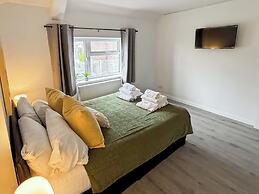 Relaxing Getaway With Hot Tub & Sauna Sleeps 6