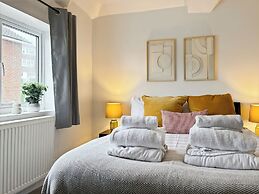 Relaxing Getaway With Hot Tub & Sauna Sleeps 6