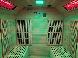 Relaxing Getaway With Hot Tub & Sauna Sleeps 6