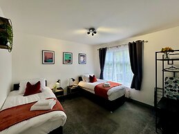 Lenhurst House