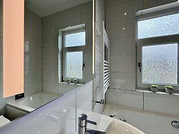Lenhurst House