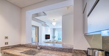 LUX Lavish Suite with Full Marina View 4