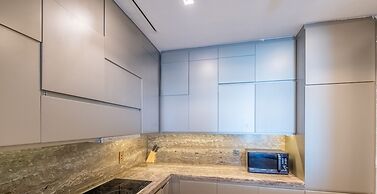 LUX Lavish Suite with Full Marina View 4