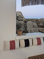 Thronos Suites