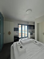 Thronos Suites