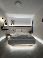 Thronos Suites