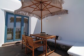 Thronos Suites