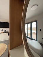 Thronos Suites