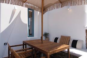 Thronos Suites