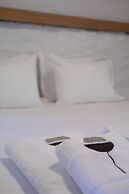 Thronos Suites