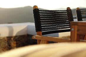 Thronos Suites