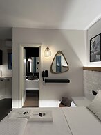 Thronos Suites