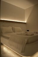 Thronos Suites