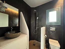 Thronos Suites