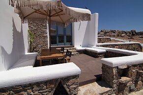 Thronos Suites