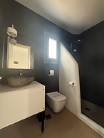 Thronos Suites