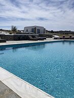 Thronos Suites