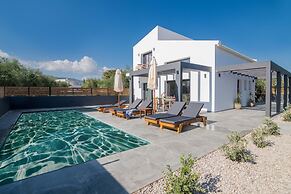 Kozakos Villa 1 With Private Swimming Pool