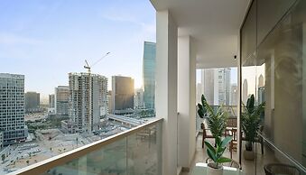 2BR w Canal & Burj View Near Dubai Mall